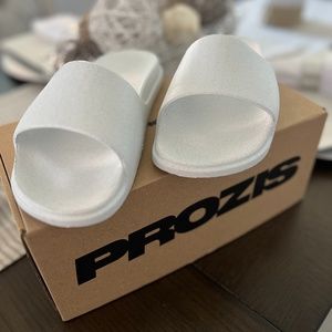 NEW IN BOX Unisex Staple Slides - Recycled White Men Women Size EU37